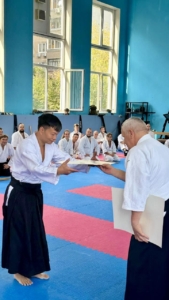 Sensei Hà Việt Long Long nhận văn bằng Sandan